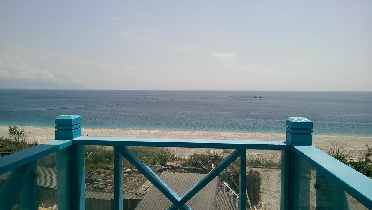 White Mediterranean Dahan Luaran gambar