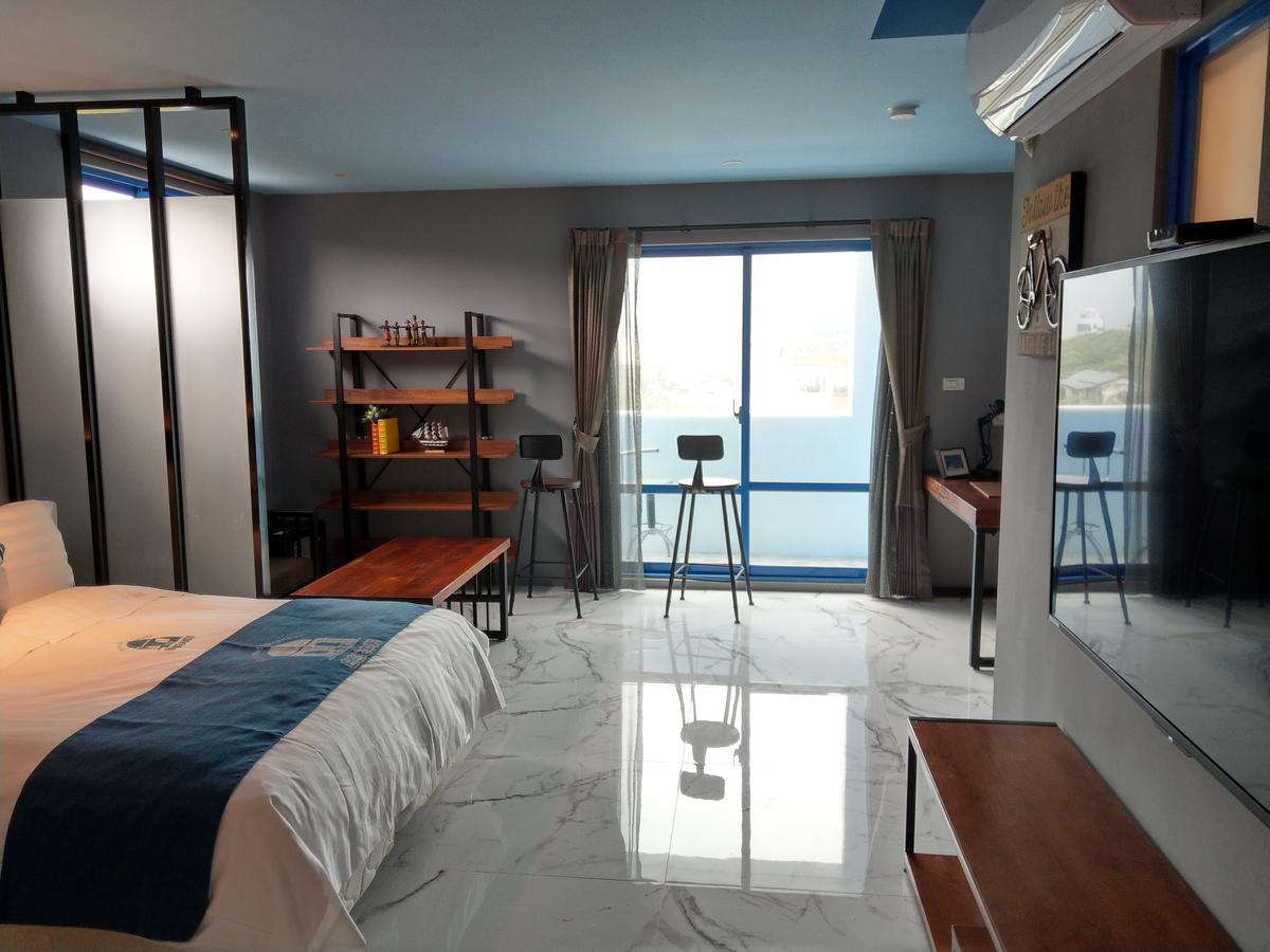 White Mediterranean Dahan Luaran gambar