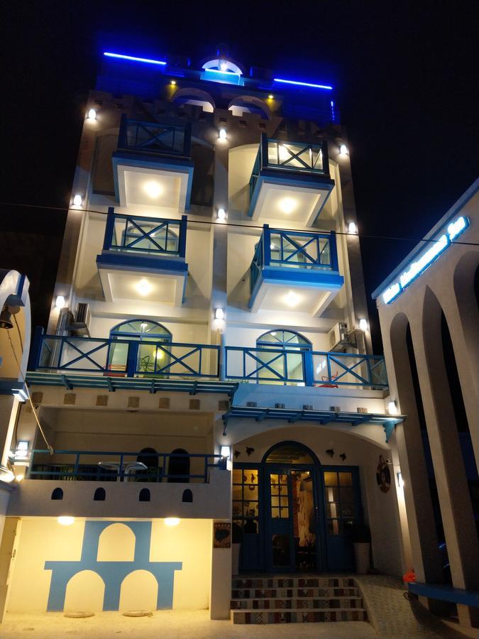 White Mediterranean Dahan Luaran gambar