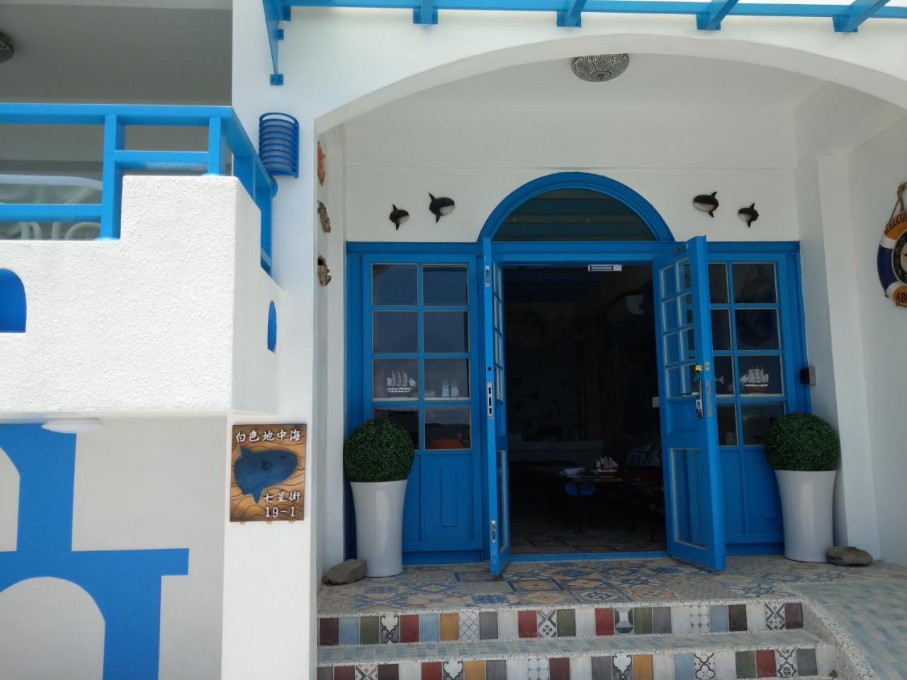 White Mediterranean Dahan Luaran gambar