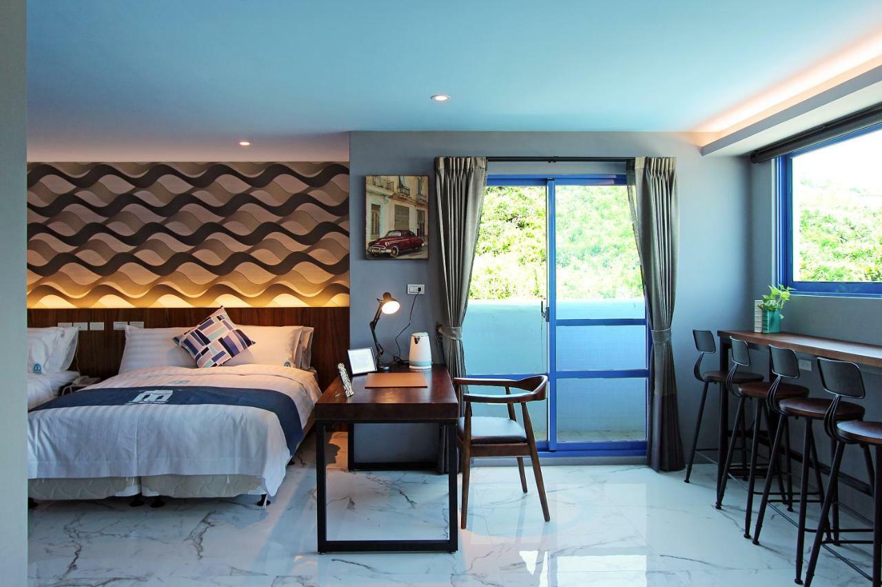 White Mediterranean Dahan Luaran gambar