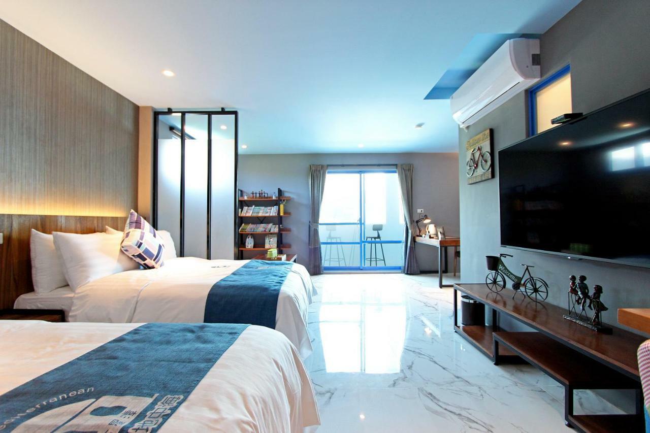 White Mediterranean Dahan Luaran gambar