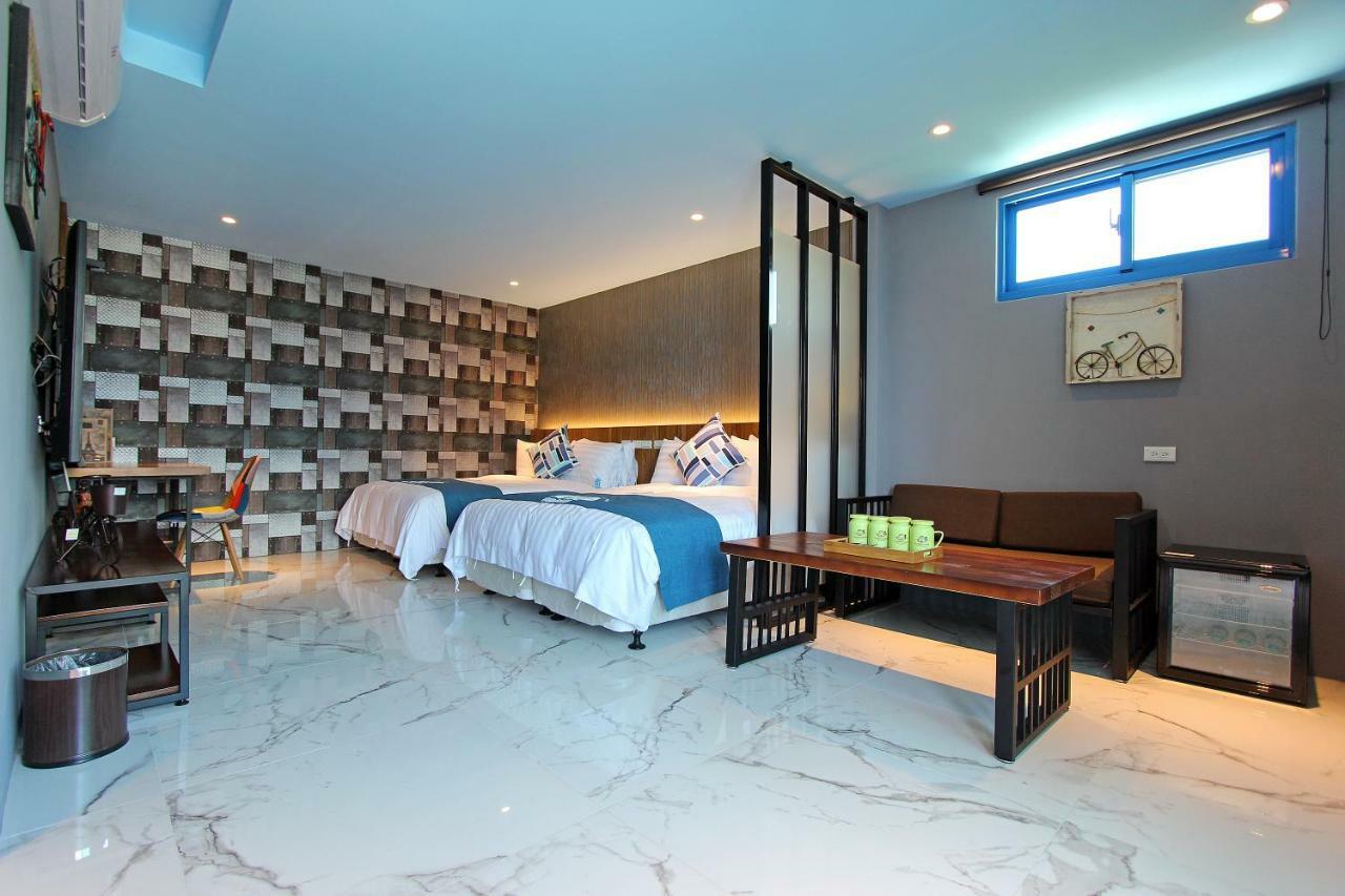White Mediterranean Dahan Luaran gambar