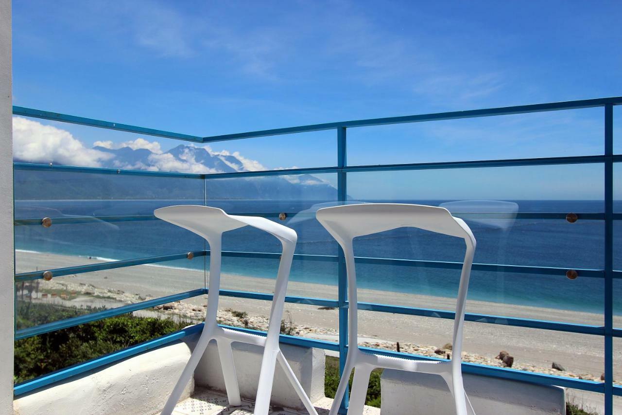 White Mediterranean Dahan Luaran gambar