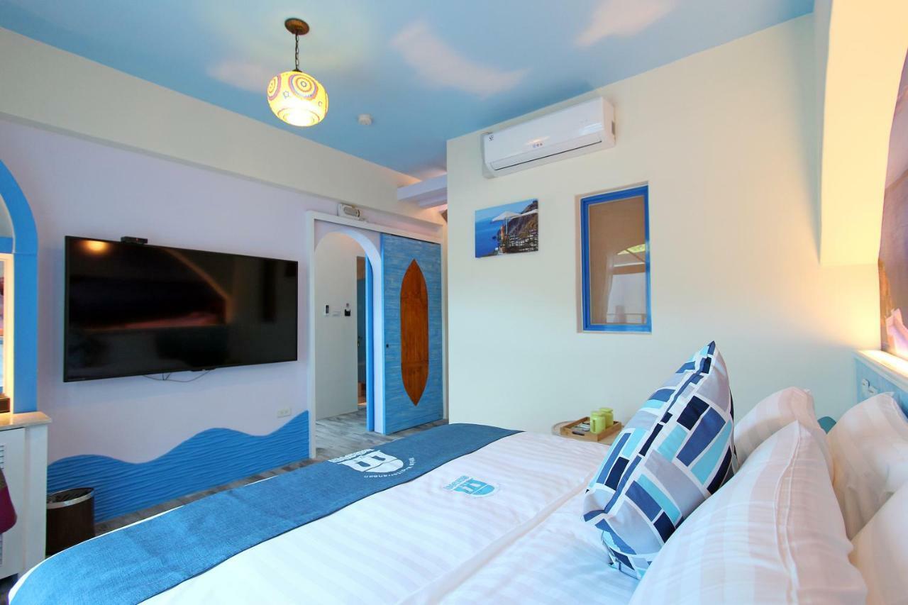 White Mediterranean Dahan Luaran gambar