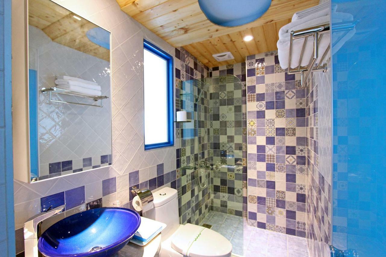 White Mediterranean Dahan Luaran gambar
