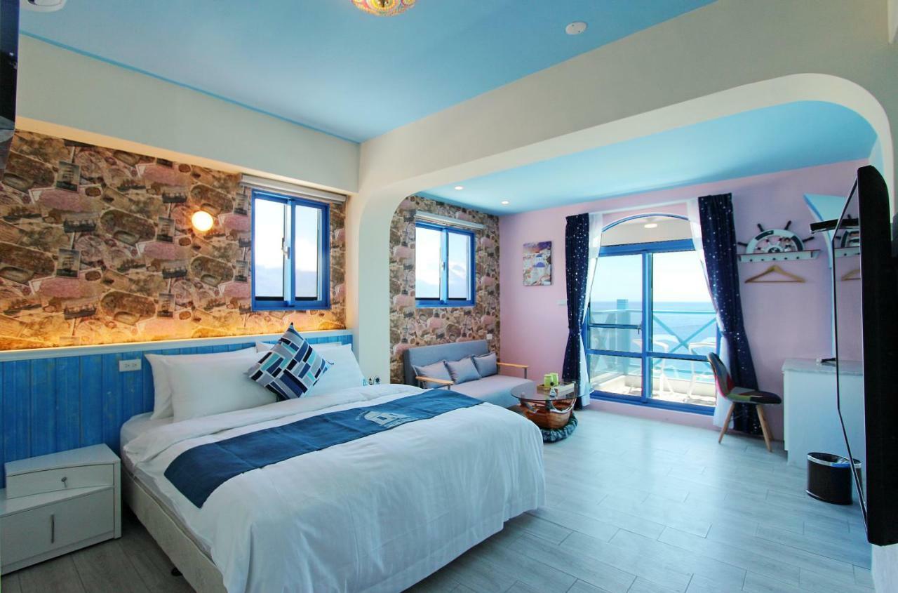 White Mediterranean Dahan Luaran gambar