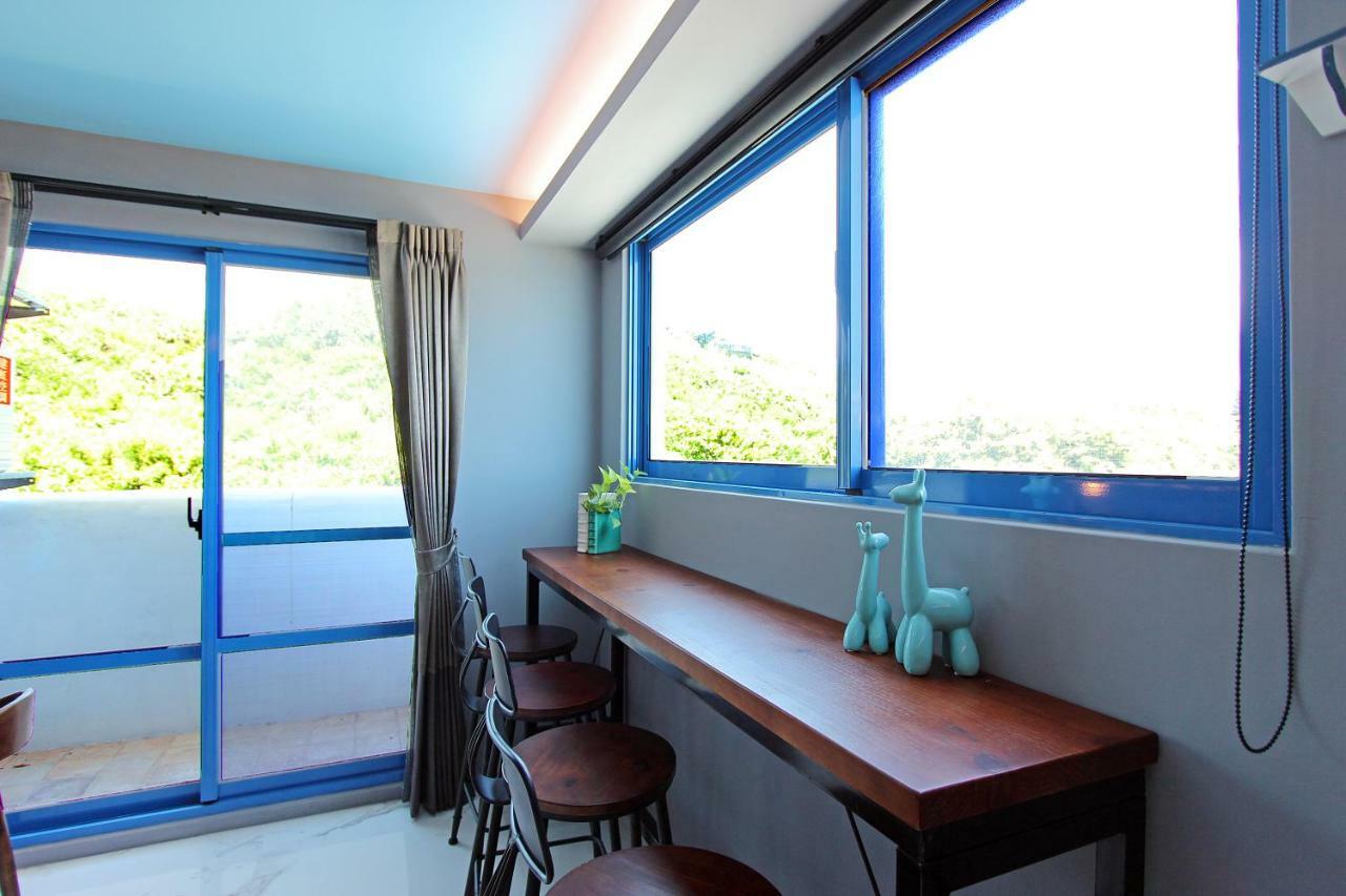 White Mediterranean Dahan Luaran gambar