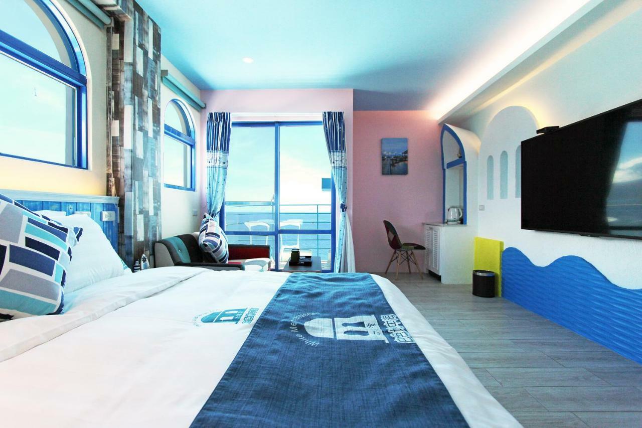 White Mediterranean Dahan Luaran gambar