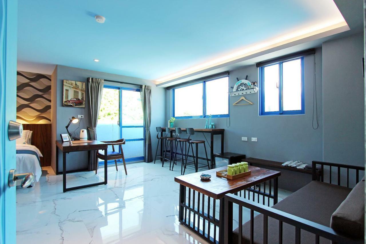 White Mediterranean Dahan Luaran gambar